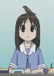 Osaka con un ave en la cabeza.